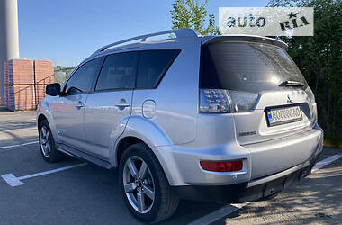 Внедорожник / Кроссовер Mitsubishi Outlander XL 2010 в Ужгороде