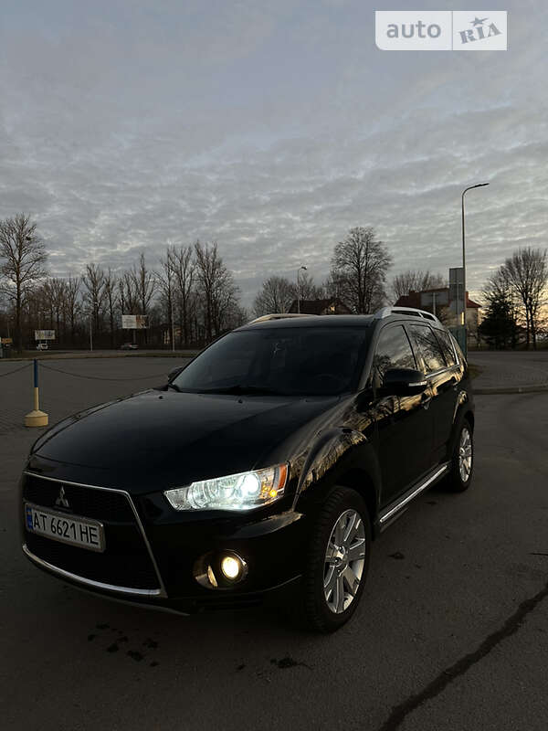 Внедорожник / Кроссовер Mitsubishi Outlander XL 2010 в Ивано-Франковске
