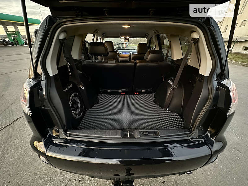 Внедорожник / Кроссовер Mitsubishi Outlander XL 2010 в Ивано-Франковске