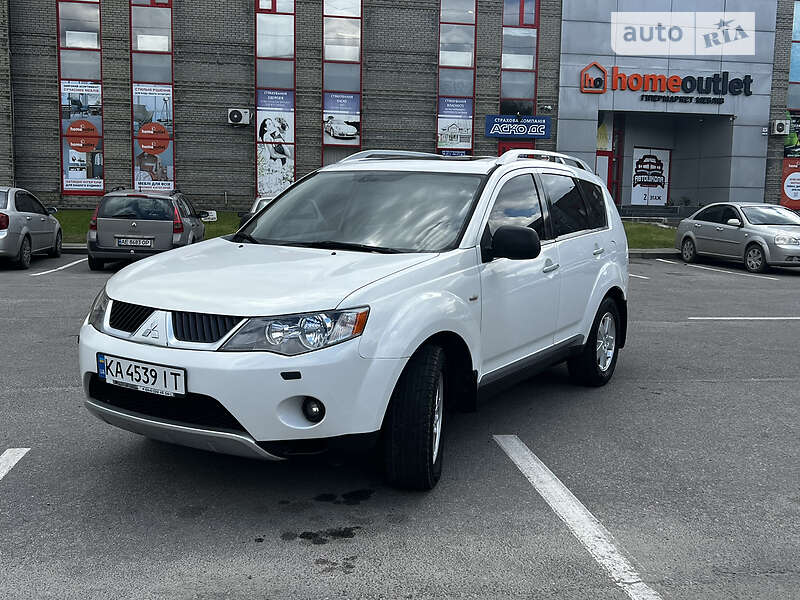 Отзыв Mitsubishi Outlander 2.4 XL CVT (2008 г.)