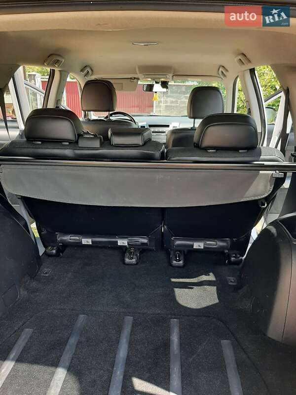 Внедорожник / Кроссовер Mitsubishi Outlander XL 2011 в Ивано-Франковске