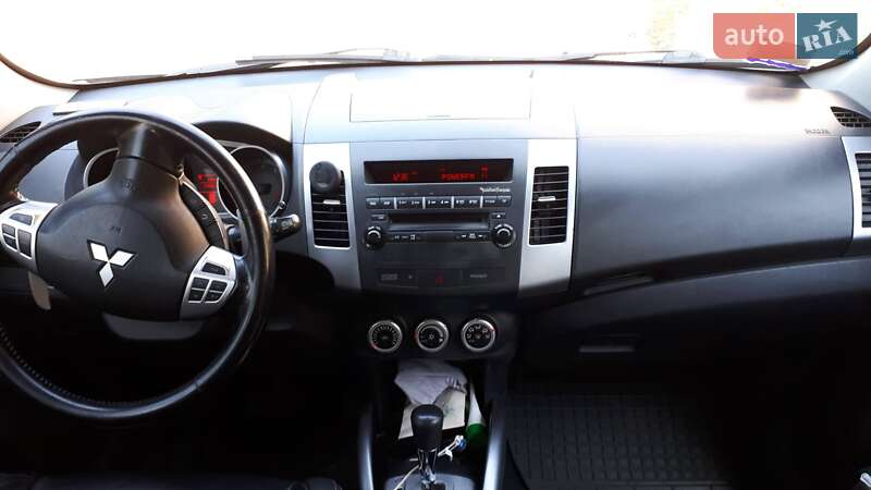 Позашляховик / Кросовер Mitsubishi Outlander XL 2008 в Києві