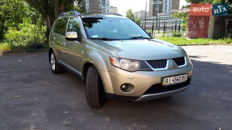 Позашляховик / Кросовер Mitsubishi Outlander XL 2008 в Києві