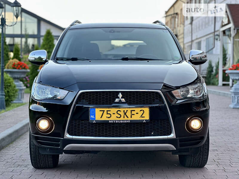 Внедорожник / Кроссовер Mitsubishi Outlander XL 2011 в Стрые
