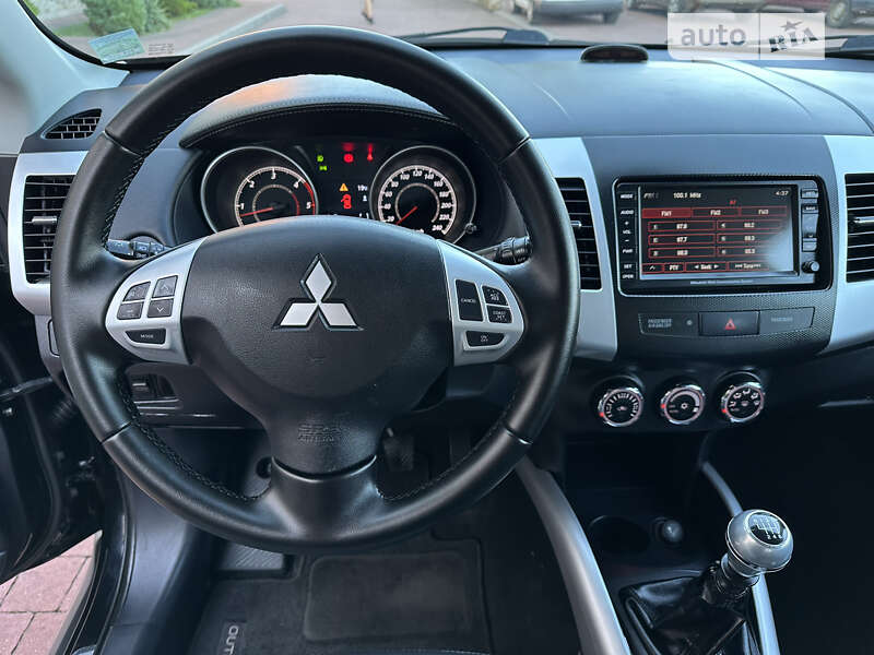 Внедорожник / Кроссовер Mitsubishi Outlander XL 2011 в Стрые