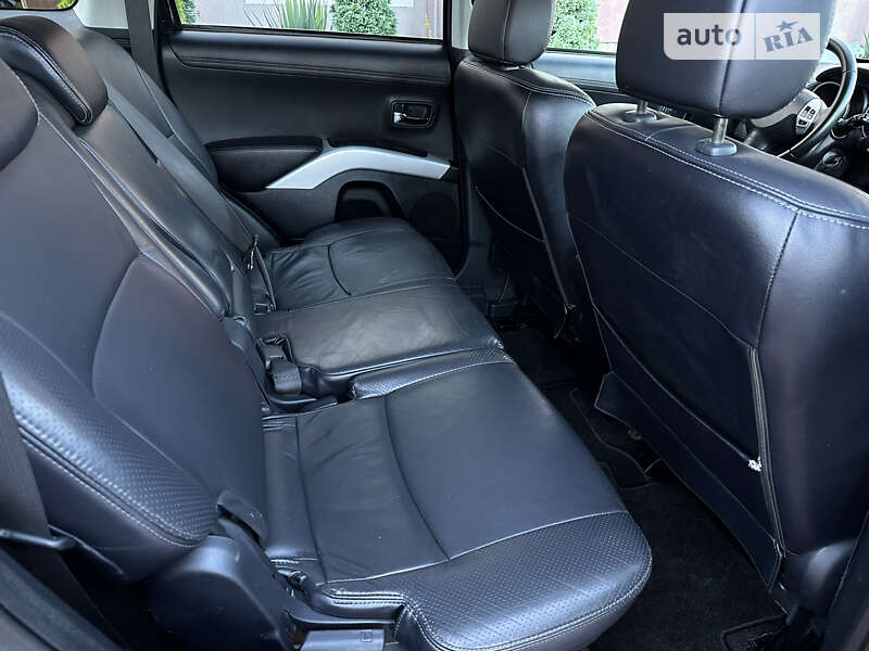 Внедорожник / Кроссовер Mitsubishi Outlander XL 2011 в Стрые