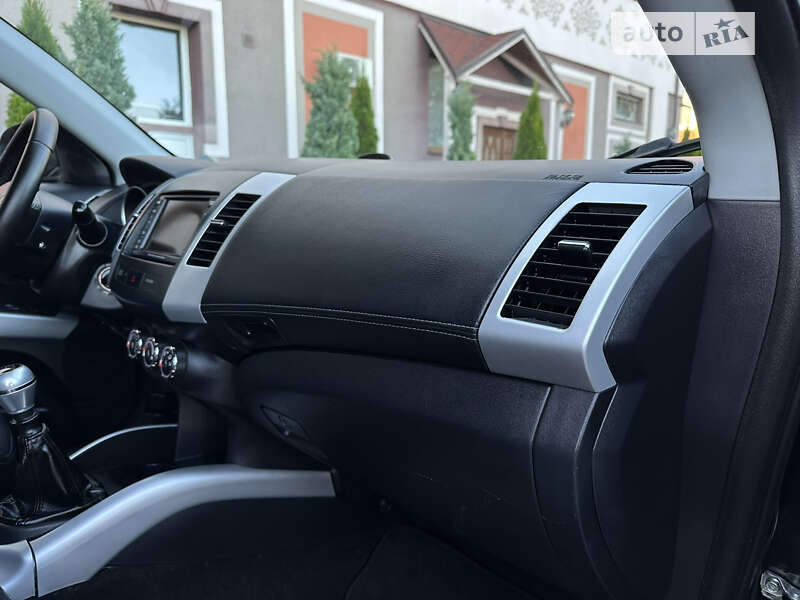 Внедорожник / Кроссовер Mitsubishi Outlander XL 2011 в Стрые