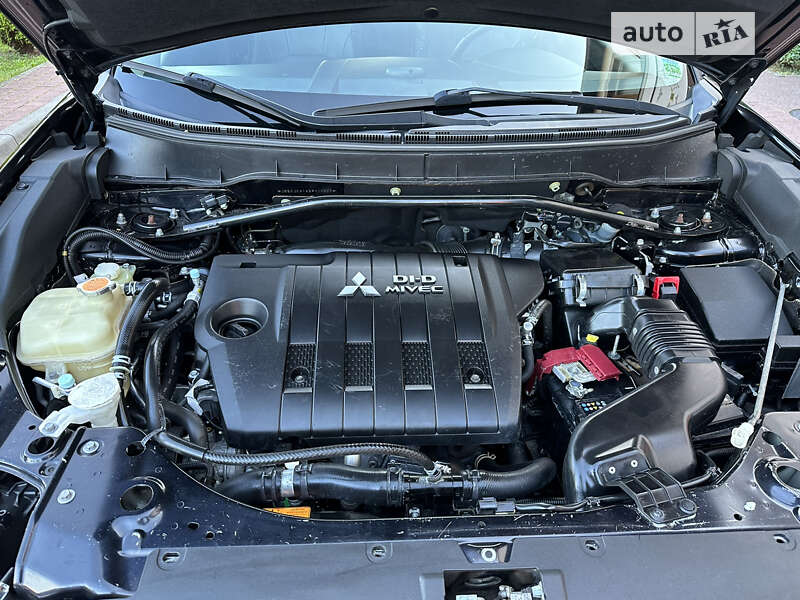 Внедорожник / Кроссовер Mitsubishi Outlander XL 2011 в Стрые