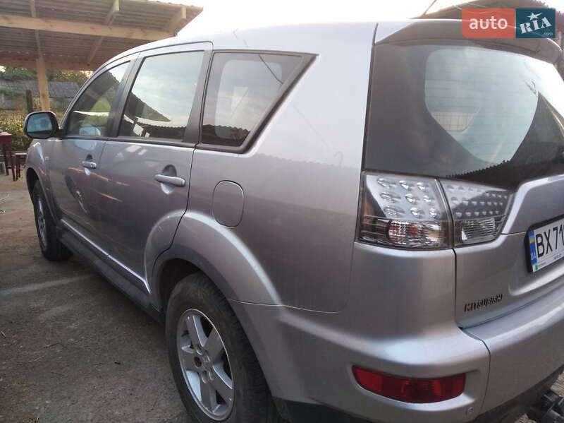 Позашляховик / Кросовер Mitsubishi Outlander XL 2010 в Полонному фото 3 Позашляховик / Кросовер Mitsubishi Outlander XL 2010 в Полонному