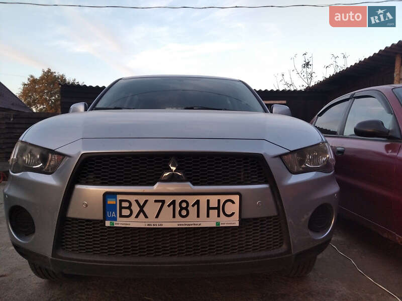 Позашляховик / Кросовер Mitsubishi Outlander XL 2010 в Полонному фото 5 Позашляховик / Кросовер Mitsubishi Outlander XL 2010 в Полонному