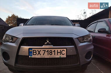 Внедорожник / Кроссовер Mitsubishi Outlander XL 2010 в 