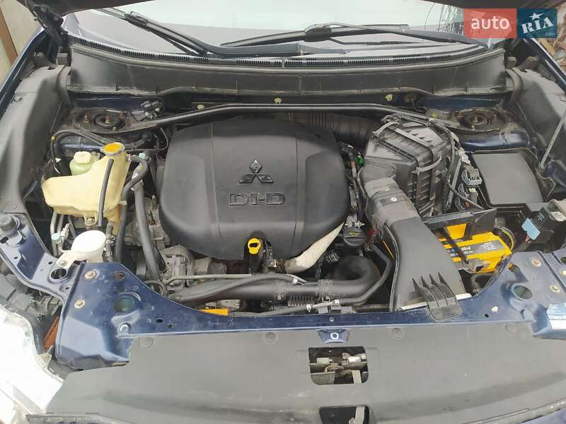 Внедорожник / Кроссовер Mitsubishi Outlander XL 2010 в Боярке