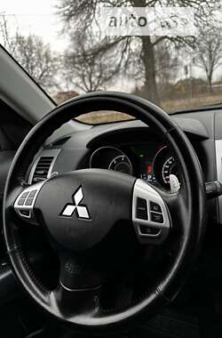 Внедорожник / Кроссовер Mitsubishi Outlander XL 2011 в Чернигове
