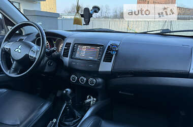 Позашляховик / Кросовер Mitsubishi Outlander XL 2011 в Кременці
