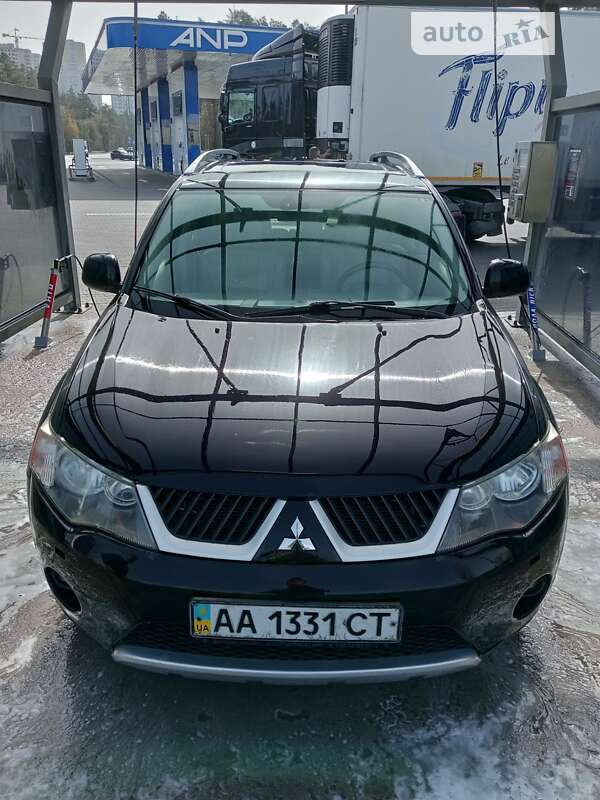 Позашляховик / Кросовер Mitsubishi Outlander XL 2007 в Києві