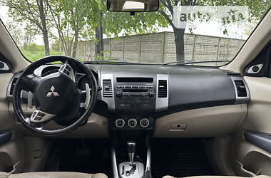 Позашляховик / Кросовер Mitsubishi Outlander XL 2009 в Калуші