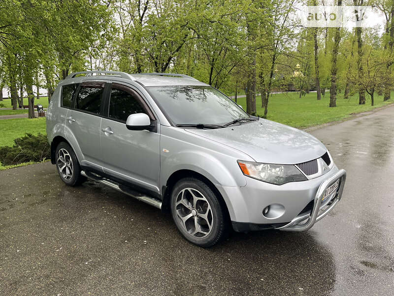 Позашляховик / Кросовер Mitsubishi Outlander XL 2008 в Броварах