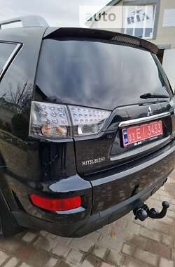 Позашляховик / Кросовер Mitsubishi Outlander XL 2010 в Бродах