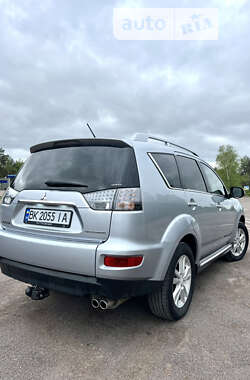 Внедорожник / Кроссовер Mitsubishi Outlander XL 2010 в Сарнах