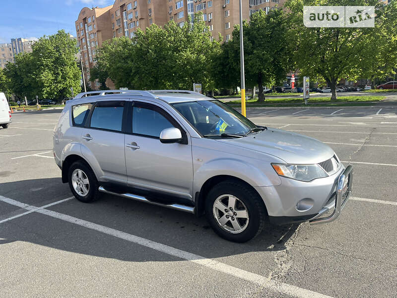 Внедорожник / Кроссовер Mitsubishi Outlander XL 2008 в Броварах