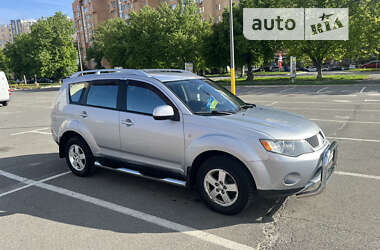 Внедорожник / Кроссовер Mitsubishi Outlander XL 2008 в Броварах