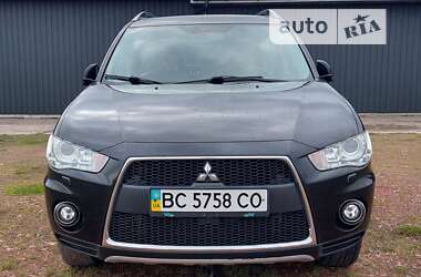 Внедорожник / Кроссовер Mitsubishi Outlander XL 2011 в Червонограде