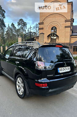 Внедорожник / Кроссовер Mitsubishi Outlander XL 2011 в Киеве