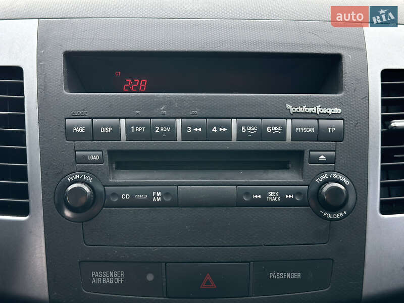 Внедорожник / Кроссовер Mitsubishi Outlander XL 2008 в Киеве