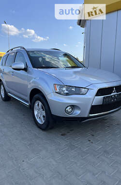 Внедорожник / Кроссовер Mitsubishi Outlander XL 2012 в Луцке