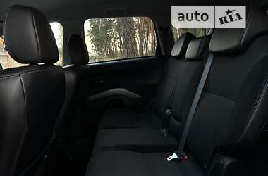 Внедорожник / Кроссовер Mitsubishi Outlander XL 2011 в Чернигове