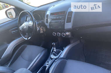 Внедорожник / Кроссовер Mitsubishi Outlander XL 2011 в Косове