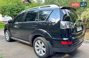 Внедорожник / Кроссовер Mitsubishi Outlander XL 2010 в 