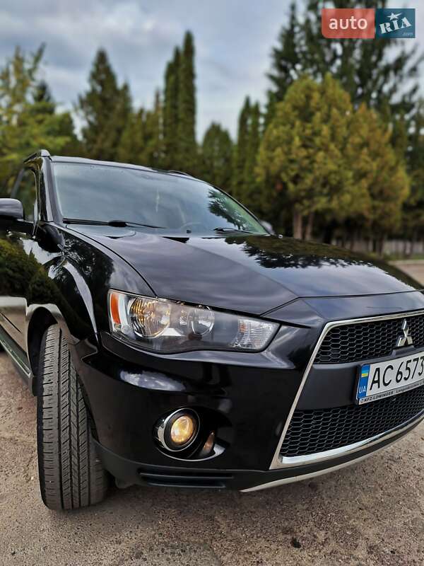 Внедорожник / Кроссовер Mitsubishi Outlander XL 2010 в Ковеле
