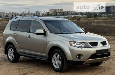 Позашляховик / Кросовер Mitsubishi Outlander XL 2009 в Києві