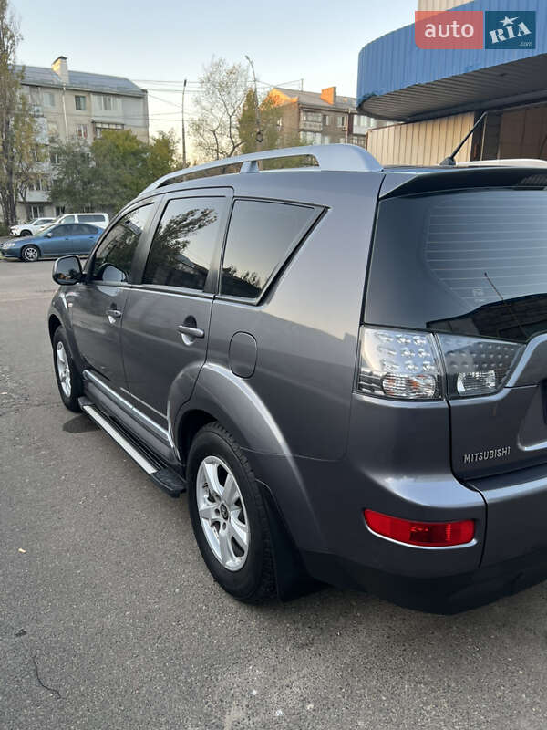 Внедорожник / Кроссовер Mitsubishi Outlander XL 2009 в Николаеве