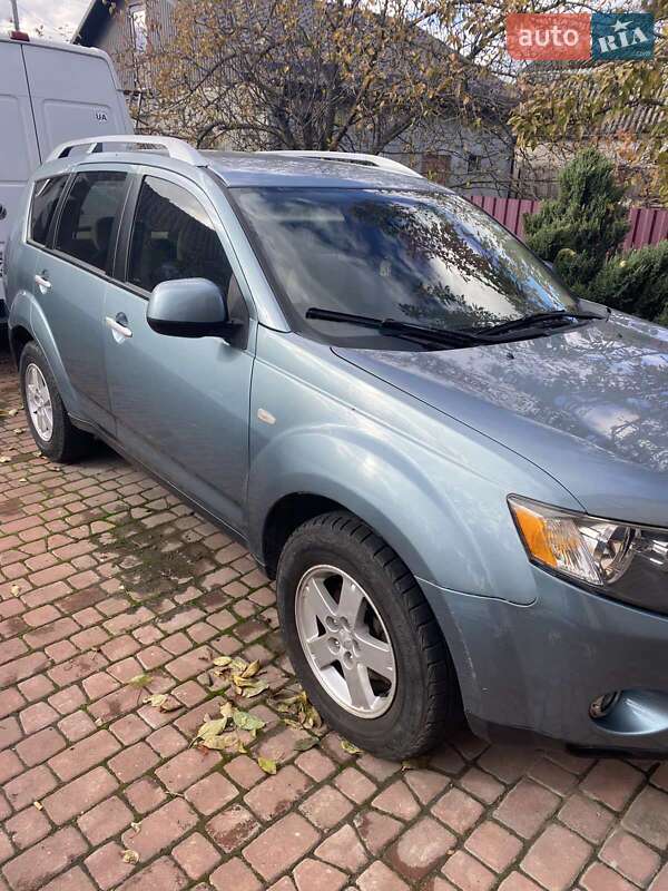 Внедорожник / Кроссовер Mitsubishi Outlander XL 2008 в Шепетовке