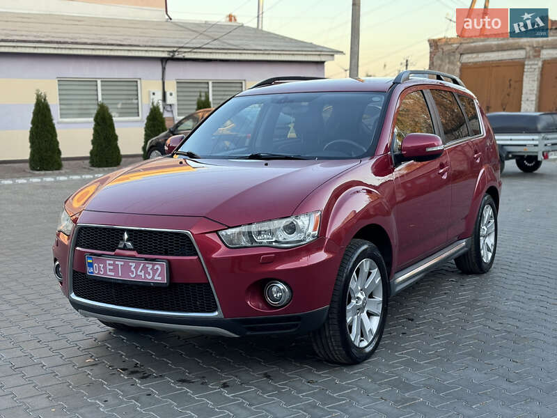 Внедорожник / Кроссовер Mitsubishi Outlander XL 2012 в Радомышле