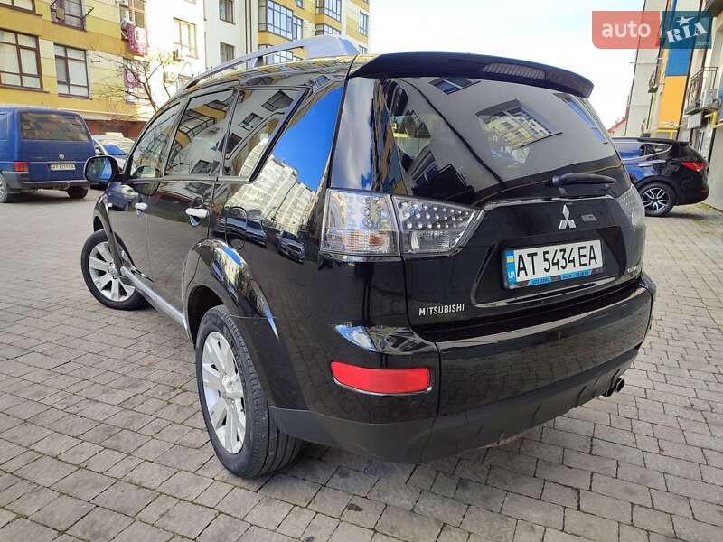 Позашляховик / Кросовер Mitsubishi Outlander XL 2008 в Івано-Франківську
