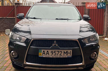 Позашляховик / Кросовер Mitsubishi Outlander XL 2012 в Києві