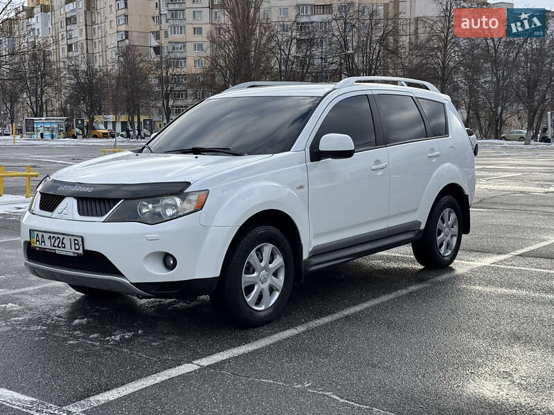 Позашляховик / Кросовер Mitsubishi Outlander XL 2008 в Броварах