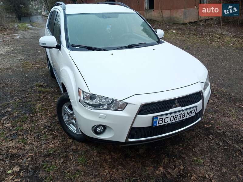 Позашляховик / Кросовер Mitsubishi Outlander XL 2010 в Городку