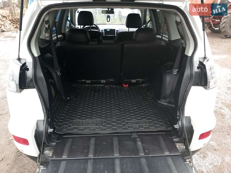 Позашляховик / Кросовер Mitsubishi Outlander XL 2010 в Городку