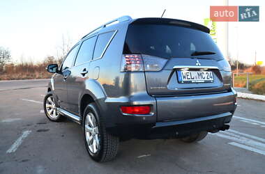 Внедорожник / Кроссовер Mitsubishi Outlander XL 2010 в Стрые