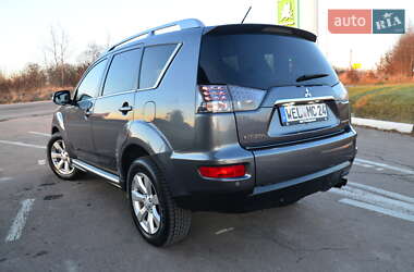 Внедорожник / Кроссовер Mitsubishi Outlander XL 2010 в Стрые