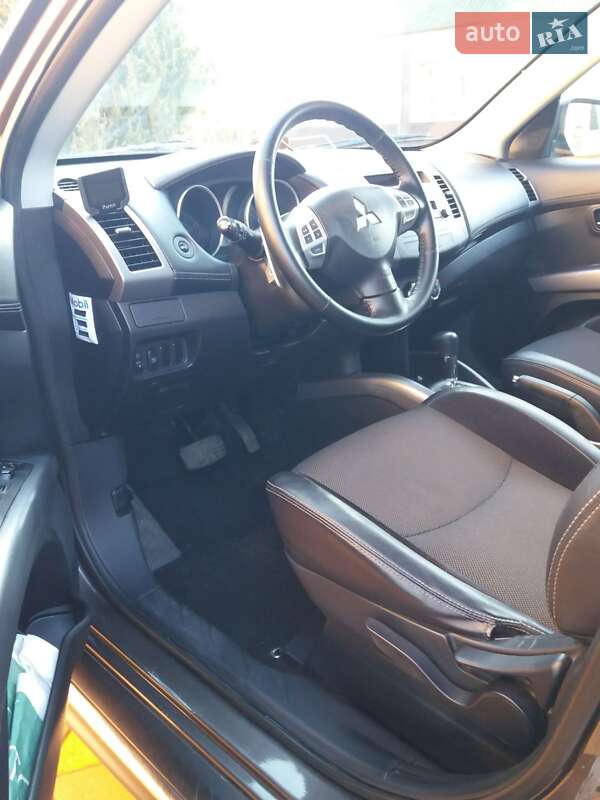 Внедорожник / Кроссовер Mitsubishi Outlander XL 2010 в Борисполе фото 5 Внедорожник / Кроссовер Mitsubishi Outlander XL 2010 в Борисполе