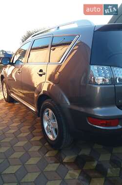 Внедорожник / Кроссовер Mitsubishi Outlander XL 2010 в 