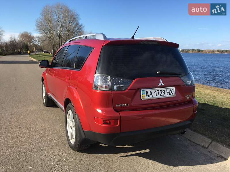 Позашляховик / Кросовер Mitsubishi Outlander XL 2008 в Києві