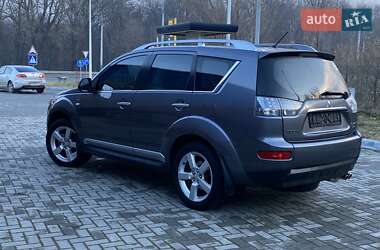 Позашляховик / Кросовер Mitsubishi Outlander XL 2010 в Дніпрі