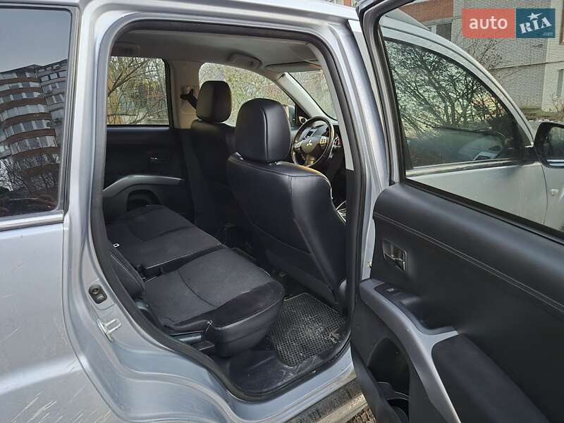 Внедорожник / Кроссовер Mitsubishi Outlander XL 2010 в Тернополе