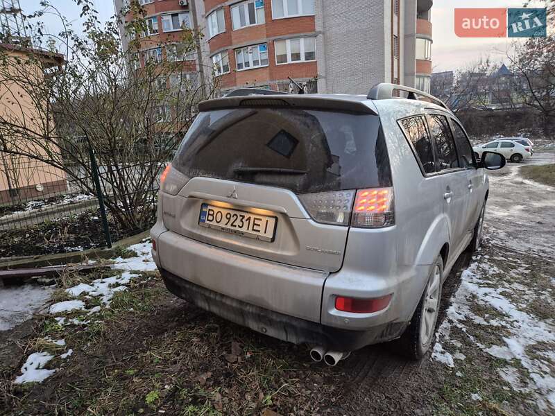 Внедорожник / Кроссовер Mitsubishi Outlander XL 2010 в Тернополе